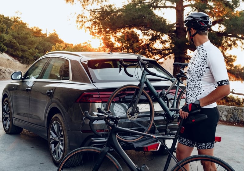 Bufab-cyclist-standing-behind-a-car