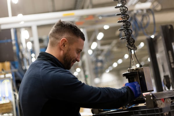 Bufab-man-working